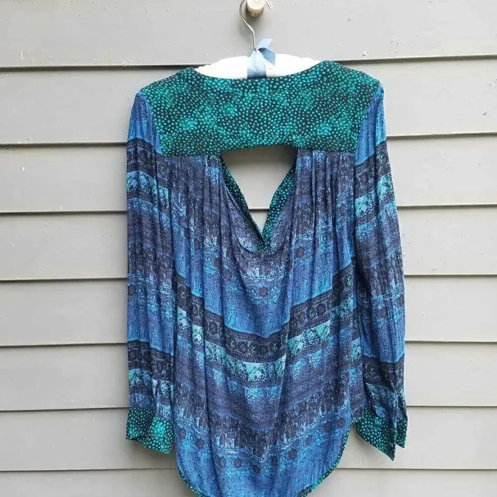 BKE Black Blue Green Top with a cut out in the back size Medium